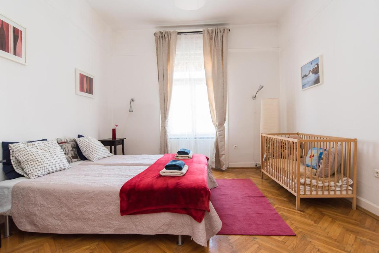 Friendly Apartment Oktogon Budapest Eksteriør billede